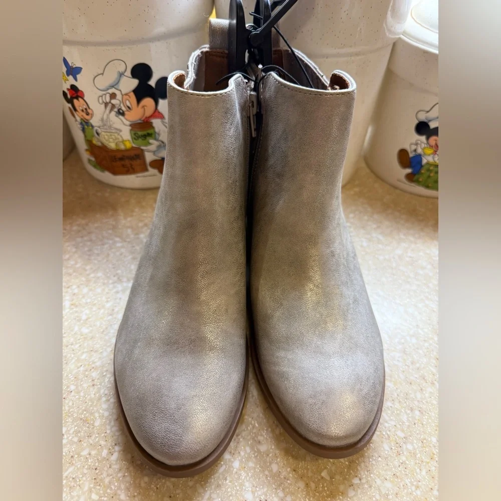 Classic Metallic Taupe Women's Ankle Boots Youth Sz 4 Shoes Brand New Slip On
